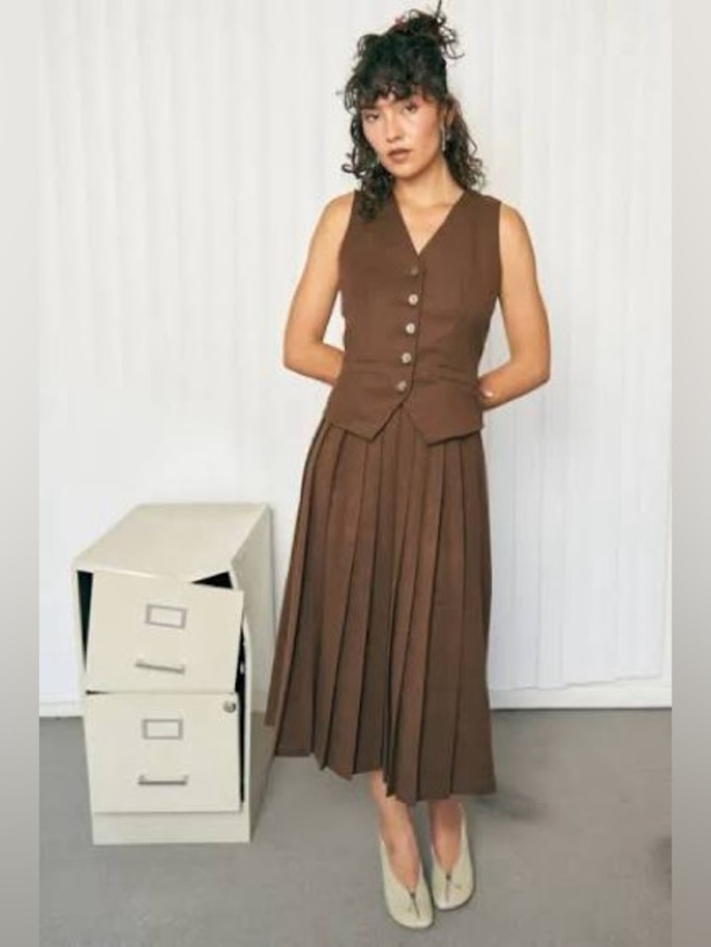 Brown pleated business skirt